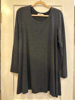 Carly Jean Los Angeles Charcoal Black Long-Sleeve Swing Tunic